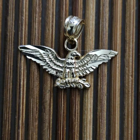 14k Eagle Yellow Gold Pendant - Picture 2 of 7